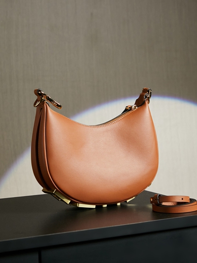 フェンディバッグ側面デザイン